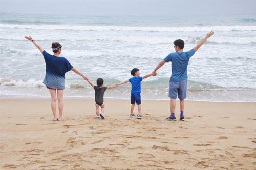 10.世界上最麻烦的事情是看不起一个人的家。 - 狄更斯