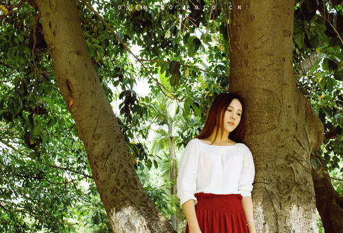 12.在向他人喷洒快乐香水时，总会溅出几滴。忙碌的人通常是最幸福的人，因为他没有时间去思考自己是否幸福。