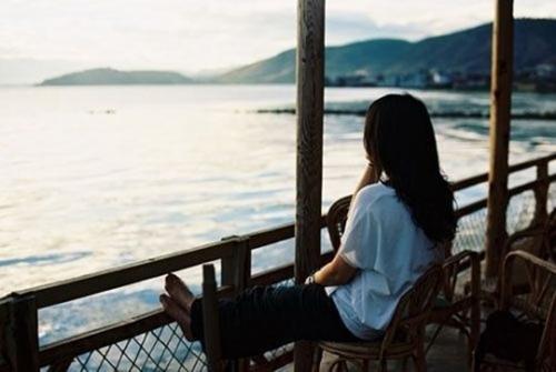 9，Li上，注定想念我，只是因为内心对你的依恋。由于我们恋爱了，我们永远不会离开并在一起，直到我们变老。与您在一起真是太好了，我希望老了很高兴。世俗相传，使彼此的心痛苦不已。爱仍然存在，爱仍然存在，世俗的观点刺痛了你和我的心，世俗注定会想念你和我。