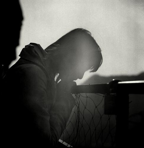 10.想念某人的味道就像喝了一大杯冰水,然后需要很长很长的时间才能流下眼泪。