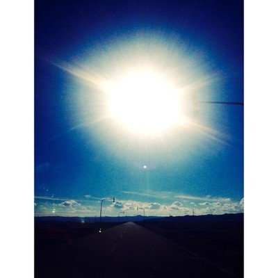 10.世界是如此之大，最难放弃的是忧虑。工作太忙了，想起了友谊人生如此漫长，快乐与你同在；有那么多麻烦，遇到麻烦时不要生气，祝您天天幸福快乐。