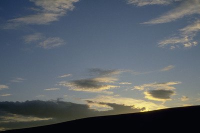 11.在世界上寻找发现，寻找；环游世界，上下寻找；真假难辨，左右为难；对，对与错，不清楚是对还是错。