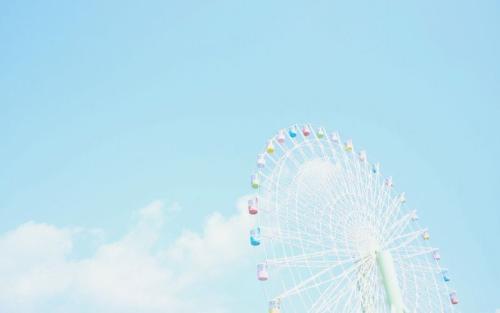 11.什么是幸福？这是对所有人隐藏的悲伤和微笑。