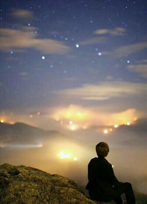 11.岁月，奔波的时光，寂寞绽放了数次，觉醒的叶子，无方向的漂流，不知道终点在哪里。