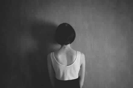 10.一个人的夜晚，一个人的等待。我不记得这是多少个夜晚，或者我等了多少次。我只知道我仍在坚持不懈，仍在等待。