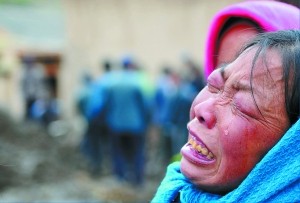 10.如此痛苦的岁月。爱是世界上最美丽的事物。即使它伤了你的心，微笑并忘记它，然后开始下一个旅程。