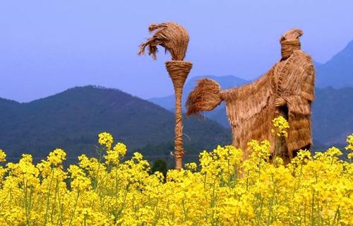 10.这是四月世界上最美丽的风景。三月没有中度寒冷，五月没有高温。走进田野，微风吹拂，牡丹花的芬芳使人们感到轻松愉快。牡丹花朵在阳光下和绿色叶子的背景下自由绽放。四月是桃花盛开的季节，随处可见桃花和面条，在春风中微笑，盛开。阳光照在山脊上，无尽的田野到处摇曳着春天的美丽。这种情况使我流连忘返。