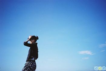 12.爱上你，不是因为你给了我我所需要的，而是因为你给了我一种我从未有过的感觉。