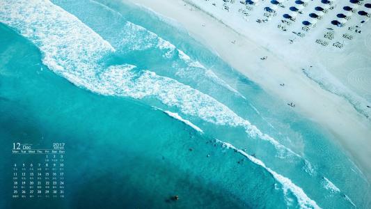 11.在深夜，白天在繁忙的街道上只有路灯。雪花此时肆意地绽放，绽放出大而迷人的花朵。包围这座宁静的城市，它就像白色的蝴蝶画出优美的弧线。