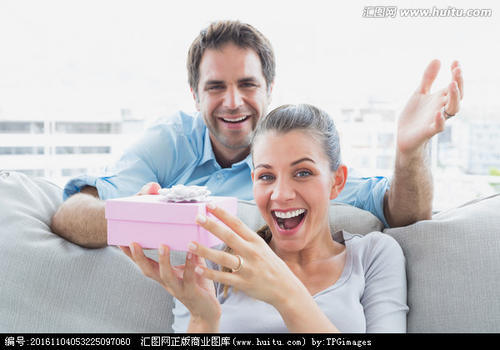 11.今天是您的生日，我收到了如此意外的礼物。我真的很受宠若惊。