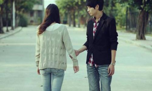 12.当日子变成旧照片而旧照片成为回忆时，我们成为路人，背靠背行走，顽固地朝着不同的方向一步步走开。没有雅典，没有罗马，也没有回头路。