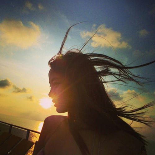 9.所谓最难忘的事情是永远不会被记住，但永远不会被忘记。