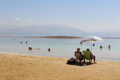 11.接下来，我希望安全，顺畅地生活在世界上，不要为过去而悲伤，不要为前进的道路所迷惑，并希望每一天都快乐而无忧。