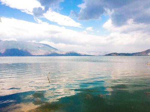 12.除夕是春节的前奏。它是幸福的开始，幸福的开始，一厢情愿的开始，吉祥的开始，好运的起源，祝福的开始以及除夕。愿您的家人幸福快乐！