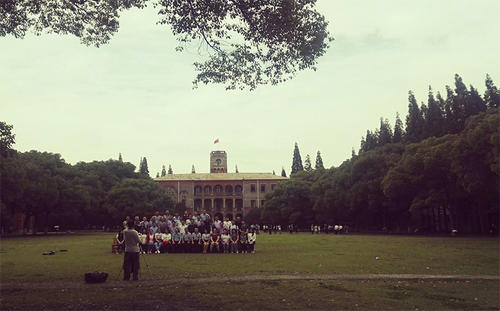 11.在许多情况下，沉默不是无话可说，而是取之不尽。