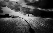 10.我感到神经质，哭着说我不会更好。没有人会关心我。我太多余了