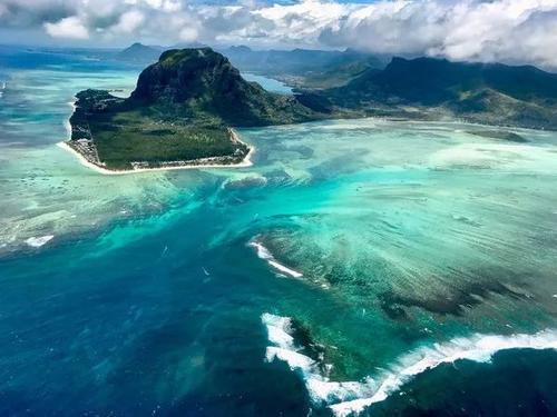 12.大多数人想改变世界，但很少有人想改变自己。