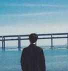 9.那些使您难过和伤心的人只是依靠您的照顾来伤害您。