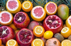 12.亲情是航行中的港口。当我们一次又一次地撞击岩石时，我们会慢慢驶入。没有强风或波浪。我们可以在这里呆一会儿，修复伤口，准备供应，然后再次起航。