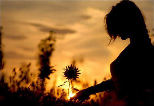 10.我不想赢得任何人的同情或帮助，无论我的处境多么艰难和痛苦，我始终相信我会生存。在最后一刻之前不要放弃。最终得到一件好东西并不幸运。有时，您必须在前面努力工作，才能在后面遇到机会。