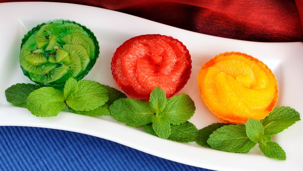 12.当你饿了的时候，如果这个人愿意给你一半的bun头，那是因为友谊。如果这个人先给你the头吃，那是因为爱。如果那个人愿意给您整个steam头，那是因为家人的关爱。然后有人藏着bun头，告诉您他们也饿了。这就是社会。