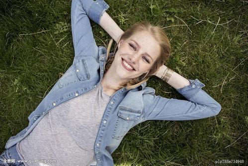 12.撇开世界的动荡，远离城市的喧嚣，寻求安宁，享受豪华的旅行，而不管任何人做什么都可以。