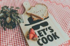 11.像海洋一样​​广阔，像太阳一样温暖，像雨露一样甜美，像蜡烛一样无私，与时间一样无尽。