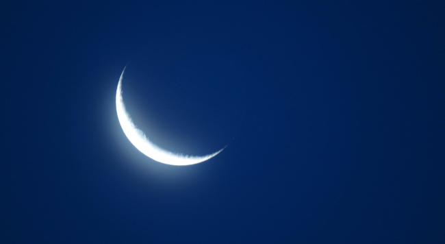 描述月亮的美丽句子