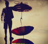 10.一个男人哭了，因为他真的爱过；一个女人哭了，因为她真的放弃了。