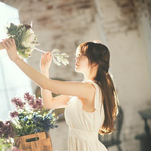 12.当我难过时，家庭之爱使我感到安慰。当我犹豫时，家庭之爱鼓励着我。当我快乐时，家庭之爱给了我祝福。