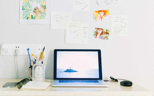 10.幸福的祝福是为那些悲伤的人，浪漫的祝福是为那些恋爱的人，幸福的祝福是为那些孤独的人，我想向您发送永恒的祝福！