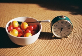 10.没有必要急于用真理的冷水来消除那些幻想中的人们的幸福。有时，幻想会使人们感到高兴。