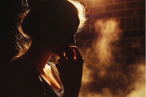 10.当他不再爱你时，就不再关注他的生活，不再关心他的一举一动。晚上不要凝视着点燃的窗户，想象一下他也在窗帘后面看着你。他的生命就是他的生命，而你的生命只属于你。如果没有必要分享，那就独自承担欢乐和悲伤。