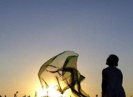 11.如果你一个人，没关系，只要你发自内心地爱一个人，你的生命就会被拯救。即使你不能和他住在一起。