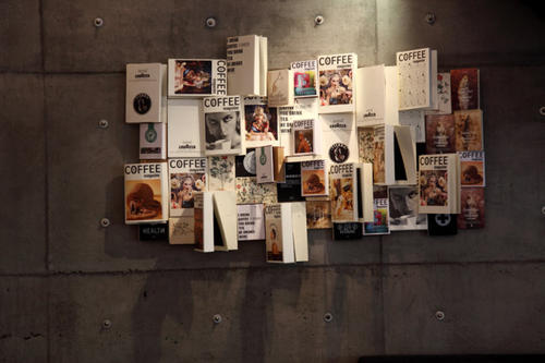 9,朋友总是充满笑声和分享快乐时光,朋友就像晨露中的一小滴水,在那儿,心在这里清新。总是笑着与朋友分享快乐时光朋友,就像一小滴晨露在心中,可以使人充满活力。