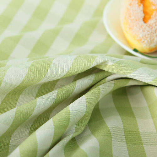 12.亲情是倾斜的吉他。爱越深，爱就越能打动你的心弦。家人的感情是悬空的藤蔓，无论您身在何处，它总是紧紧握住你的手。