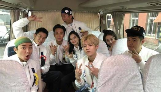 3.我一直只是扮演滑稽幽默的小丑。没有人能理解我内心的痛苦！