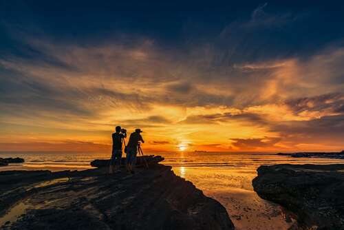 11.淡淡的周末已经过去，就像星期一的来临一样；我轻轻地挥手去做昨天的故事。过去的记忆已成为遥远的过去；今天的开始将开启明天的辉煌！