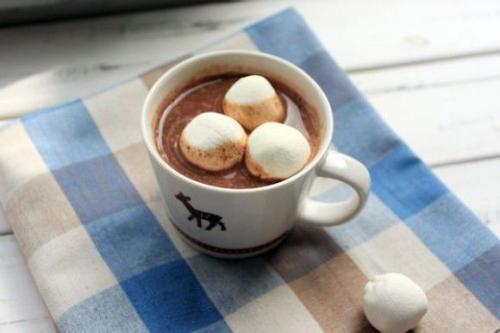 10.在那一瞬间，我发现世界上所有的母亲都很容易被欺骗和满足！那一刻，我忍不住哭了。