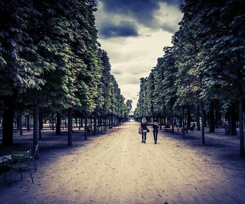 11.一袋鼓鼓的，芬芳的，充满我无尽渴望的东西；里面有一张床，柔软，温暖