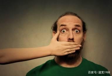 10.因为一件事突然想起过去的人和事，所以知道他老了，我总是感到年轻和无知。