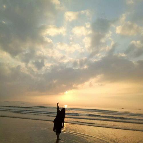 12.每种爱情都有强者和弱者，这是从一开始就注定的。弱者并不处于劣势，而是一个更期待的人。