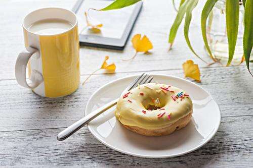 10.你的身影是帆，我的目光是河。我想保留你多少次，但我不能。我知道世界上最稀有的东西是友谊，而更珍贵的东西是自由。