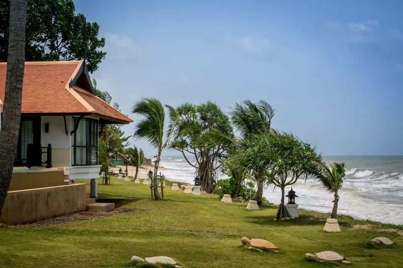 9.在炎热的夏天，真诚的问候，希望它将变成晨溪和晨露，凉爽舒适，滋养心灵！吹起祝福的风笛，并为您演奏Jinse。周末愉快