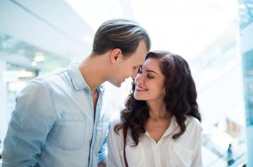 11.生活不是苦，快乐或幸福。不要过去。人生是一场旅程。您编织的旅程就是您编织的生活。我们无法预测未来的道路，但我们可以把握自己现在的身份并珍惜自己的生活。一切都要脚踏实地，走自己的路，不要让自己的生活充满遗憾。