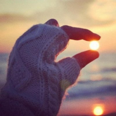 10.如果今天没有阳光照耀您，您可以选择以下几种方式快乐：1.查看我发送的短信。 2.有空时回覆我。 3.再次想我。 4.有时间再想我。哈哈，祝你开心！