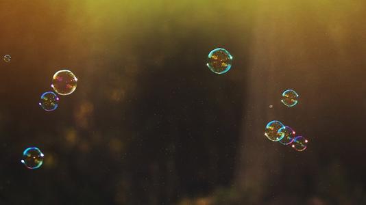 12.做一个坦率，简单和快乐的人，没有太多的理由与时间同行，只要一路温暖，就足够了。