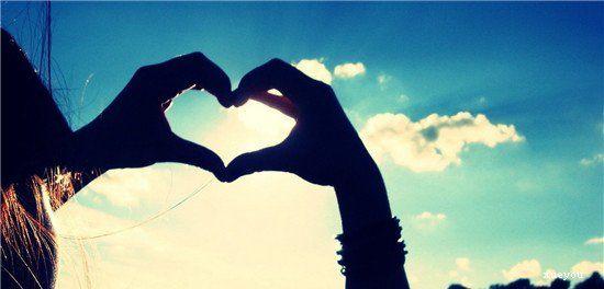 12.男人不敢主动向女人求婚的原因是，他们要么爱得太多，要么爱得不够。确保其他人对您有好的看法，追逐它！如果您是男人，那么您将拥有一个皮肤厚实的男人！认为仍有机会的爱情会因为你的一次而萎缩，一生都很难见到。转弯，可能真的是一生。在车站见面可能是告别。如果是我，我宁愿在做完之后后悔，也不会后悔不这样做。