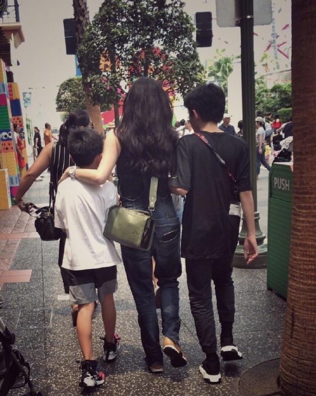 12.家庭应该成为爱，欢乐和欢笑的殿堂。