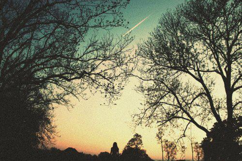 11.当我们为永远逝去的年轻人感叹时，我们应该考虑将来的衰老，不要后悔不珍惜成熟的岁月。